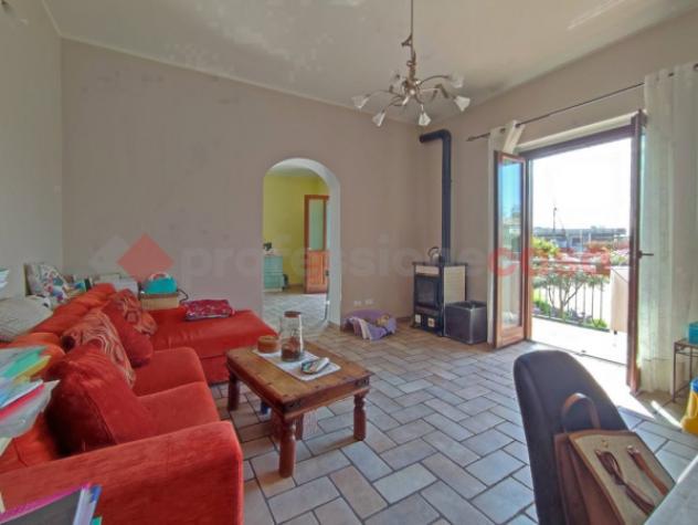 Casa indipendente di 435 m² con più di 5 locali e box auto in vendita a Oleggio Castello - Foto 2