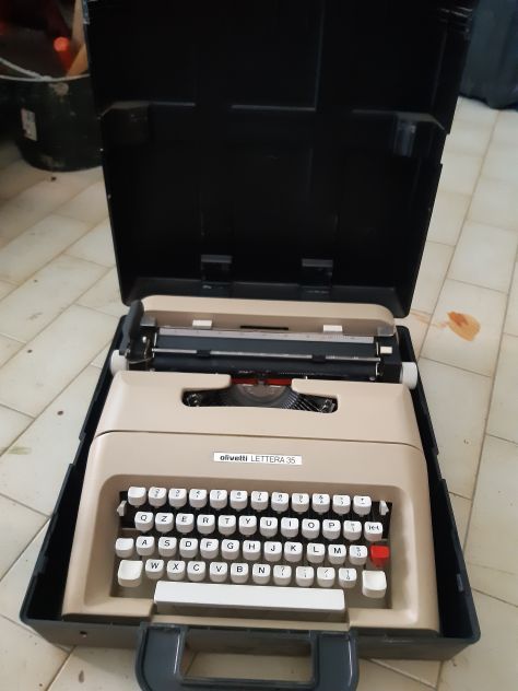 MACCHINA DA SCRIVERE OLIVETTI LETTERA 35