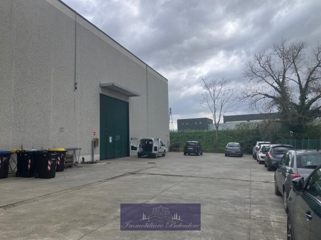 Commerciale in affitto a Campi Bisenzio