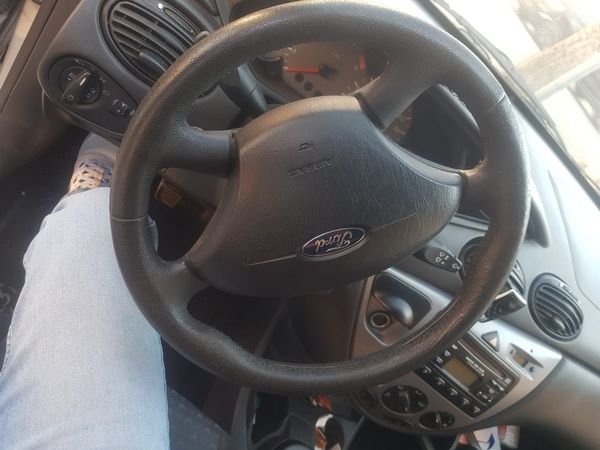 Ford Focus 1.8 TDCi 100CV 5p. Zetec - Foto 8