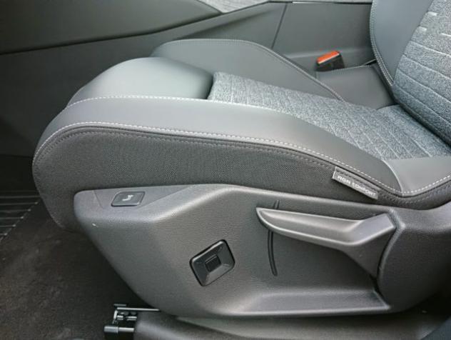 PEUGEOT 3008 Allure Business Hybrid 145 e-DCS6 + Grip & Confort rif. 24203500 - Foto 10