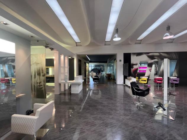 Immobile di 1650 m² con più di 5 locali in vendita a Brescia