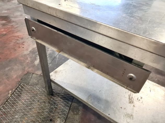 tavolo inox con cassetti e ripiano usato - Foto 3
