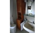 Mobili e specchio bagno