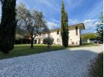 CASALE di 8 vani e di 235 mq (PIETRASANTA - Fiumetto) rif. 190