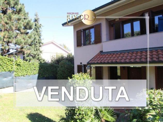 Villa a schiera di testa con giardino a Besana in B.za
