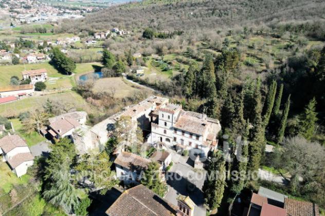 Palazzo / Stabile di 560 m² con più di 5 locali in vendita a Piegaro