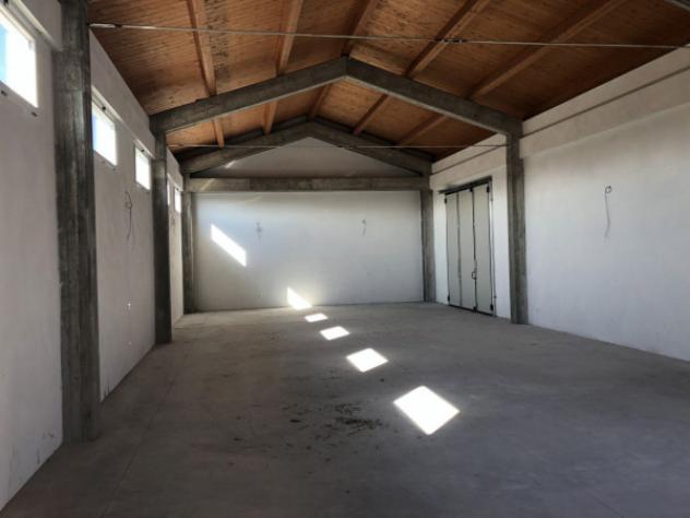 Immobile di 500 m² con 1 locale in affitto a Carpi