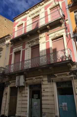Intero stabile Via Cavour Vittoria (RG)