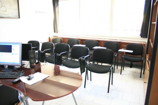 Locale all inclusive, arredi, fibra, posti auto