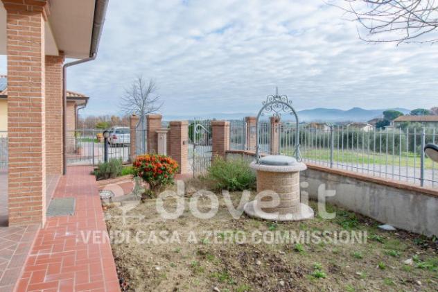 Villa di 176 m² con 5 locali e box auto in vendita a Castiglione del Lago - Foto 2