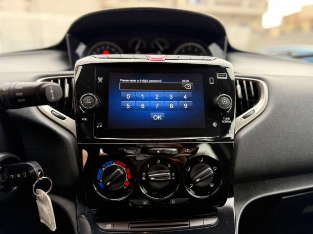 Lancia Ypsilon 1.0 FireFly 5 porte S&S Hybrid Alberta Ferretti - Foto 10