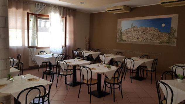 Attività / Licenza di 380 m² con 2 locali in affitto a Ravarino