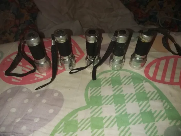 5 pile led a batteria in buono stato - Foto 3