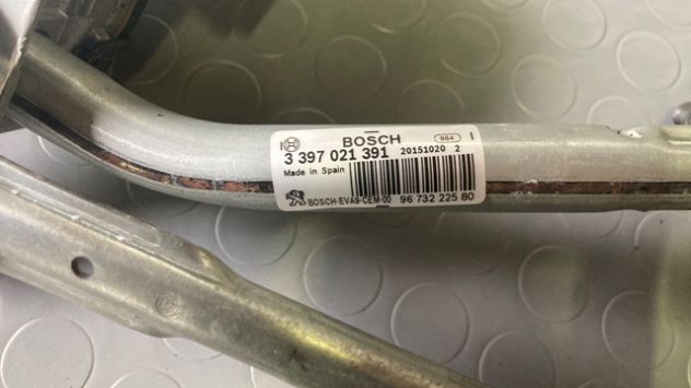 Motorino tergicristallo anteriore Peugeot 2008 del 2016 (0390241540) - Foto 3