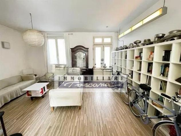 CASA INDIPENDENTE di 10 vani e di 230 mq (VIAREGGIO - Viareggio) rif. A1017