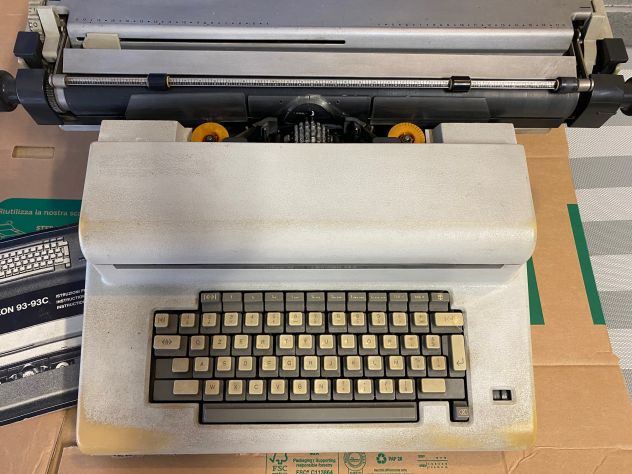 Macchina da scrivere elettrica Olivetti Lexikon 93-93C