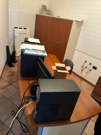 Arredi e macchine elettriche ed elettroniche da ufficio - Foto 2