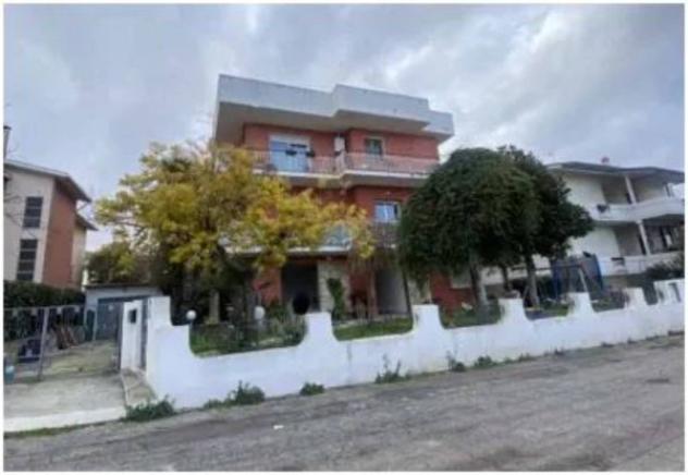 Immobile in asta di 92 m², box auto in vendita a Roseto degli Abruzzi - Foto 3