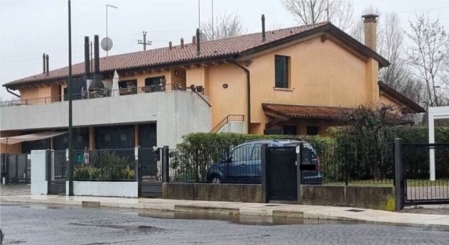 ASTA: A TREVISO, VIA A. DA SANGALLO APPARTAMENTO CON GARAGE E AREA ESTERNA