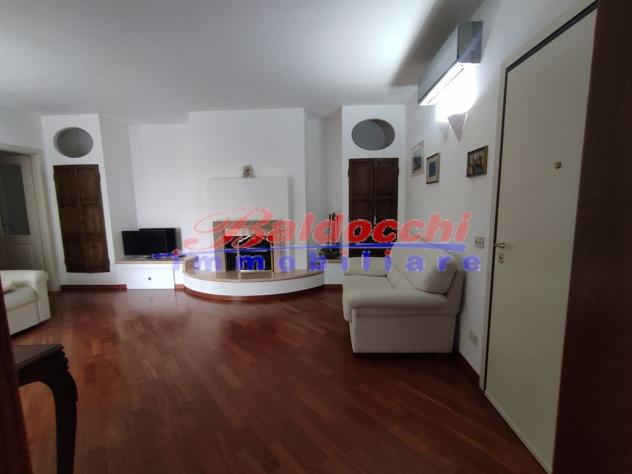 FANO CENTRO STORICO - ELEGANTE APPARTAMENTO CON 2 CAMERE MATRIMONIALI E DOPPIO GARAGE - Foto 2