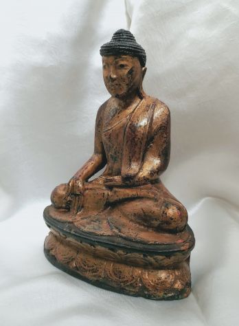 BELLISSIMO ANTICO BUDDHA IN LEGNO LACCATO E DORATO, BIRMANIA, XIX SECOLO. - Foto 2