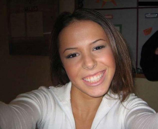 Donna di Torino, 20 anni.  Fisico Magro Tel: