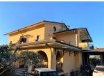 Villetta bifamiliare in vendita a Capanne - Montignoso 350 mq  Rif: 1043919