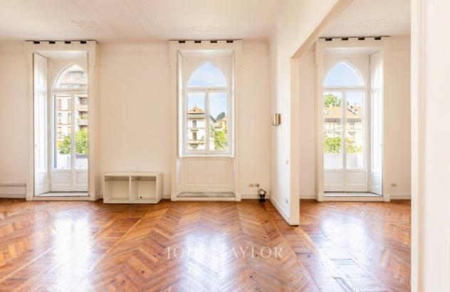 Appartamento di 210 m² con 5 locali in affitto a Milano