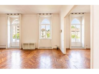 Appartamento di 210 m² con 5 locali in affitto a Milano