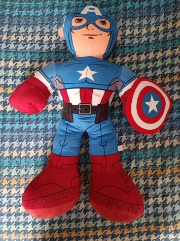Capitan America 70 cm Milano Rogoredo metro gialla