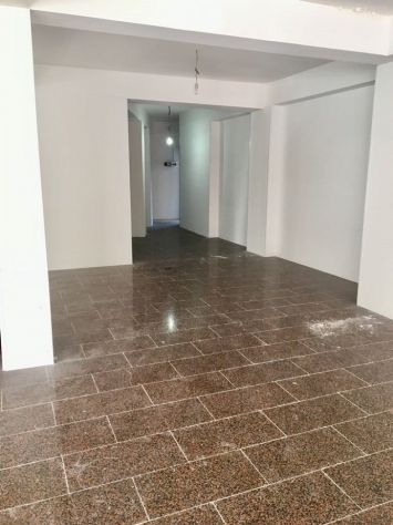 Ficarazzi: locale 110 mq 4 luci/vetrine - Foto 5