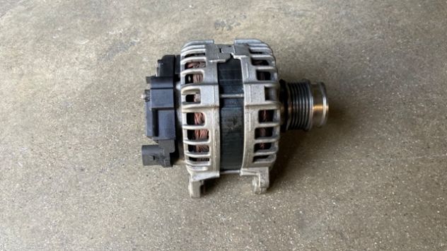 Alternatore Volkswagen Polo 1.4TDI del 2015 (04B903023D) - Foto 3