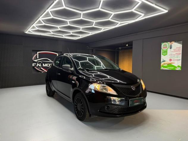 Lancia Ypsilon 1.2 69 CV 5 porte GPL Ecochic Black and Noir - Foto 4