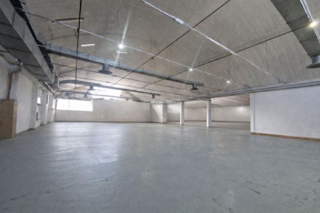 Immobile di 2700 m² con più di 5 locali in vendita a Pero - Foto 4