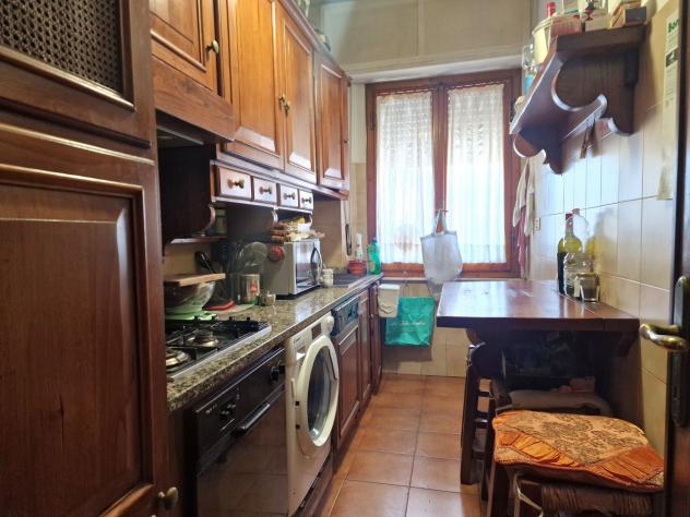 Marina di Massa, centro e a 200 m dal mare, appartamento al primo piano composto da ingresso, sala, cucina, disimpegno, due camere matrimoniali, bagno - Foto 9