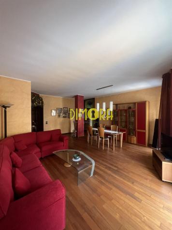 AMPIO 3 LOCALI CON TERRAZZO