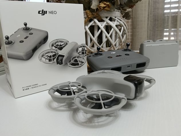Drone DJI con radiocomando e tre batterie. Completo. - Foto 2