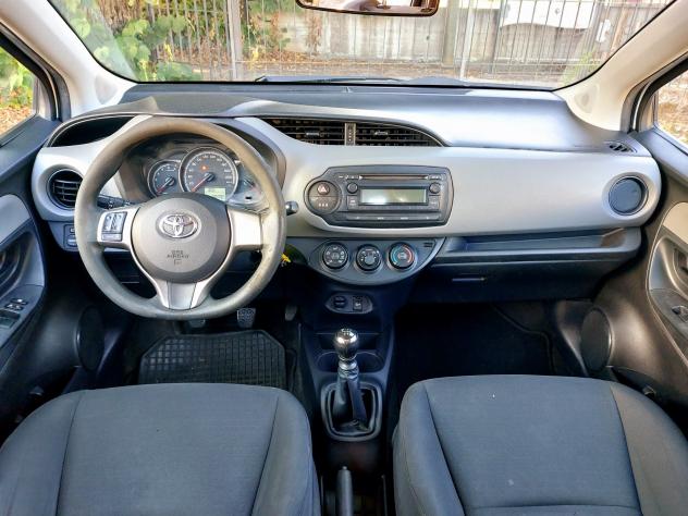 Toyota Yaris 1.D-4D 5 porte Cool 90CV - 2015 - Foto 3