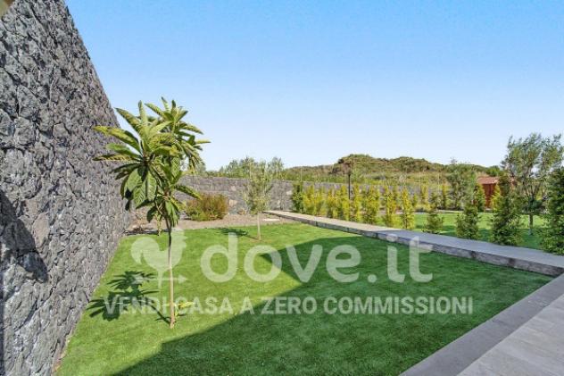 Villa di 380 m² con più di 5 locali in vendita a Viagrande