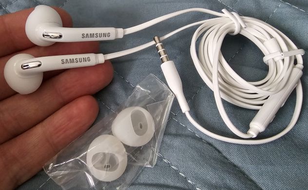 Samsung auricolari stereo a filo con pulsanti di controllo, con presa mini jack - Foto 2