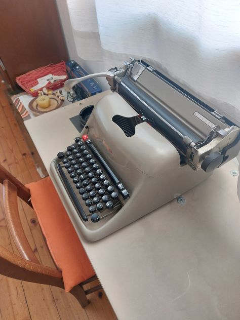 MACCHINA DA SCRIVERE OLIVETTI LEXIKON 80