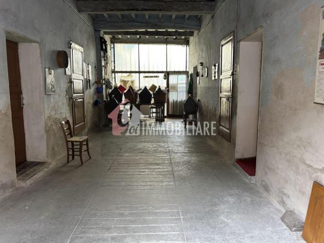 CASA SEMINDIPENDENTE CON AMPIO RUSTICO E GIARIDNO INTERNO - Foto 4
