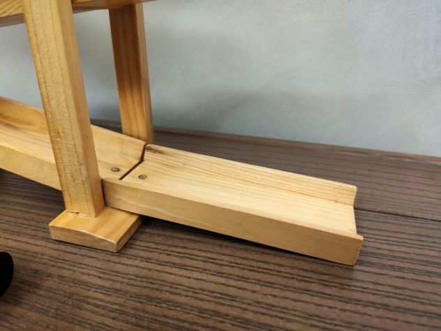 Pista vintage in legno con tre macchinine numerate - Foto 7