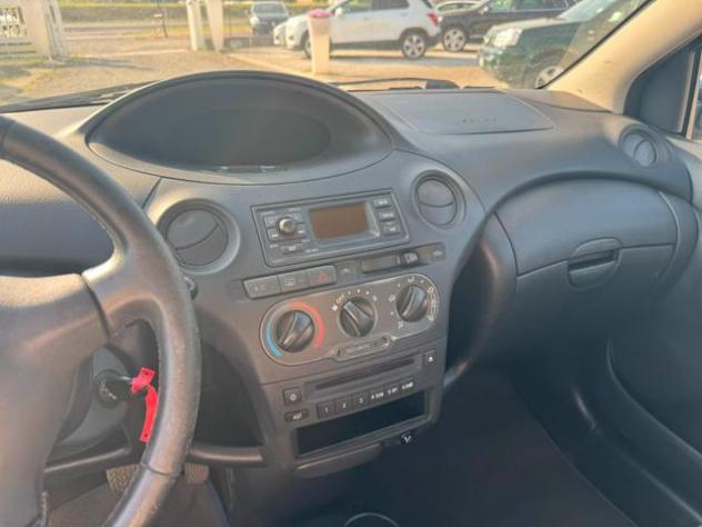 TOYOTA Yaris 1.0i 16V cat 5 porte Sol rif. 23938786 - Foto 10
