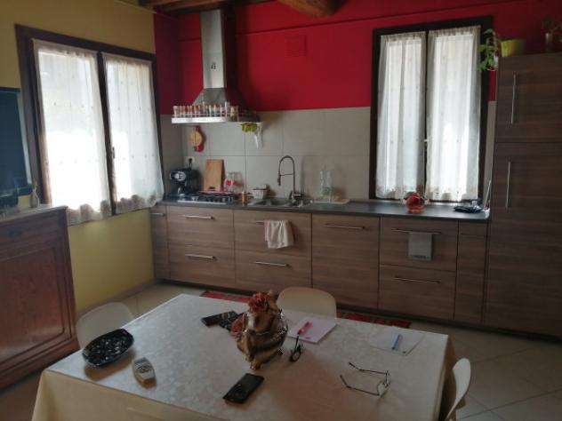 Villa di 270 m² con più di 5 locali e box auto doppio in vendita a Concordia sulla Secchia