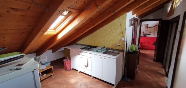 Stanza arredata vicino ai mezzi - Foto 6