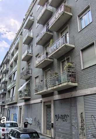 Via Aosta trilocale vuoto con posto auto