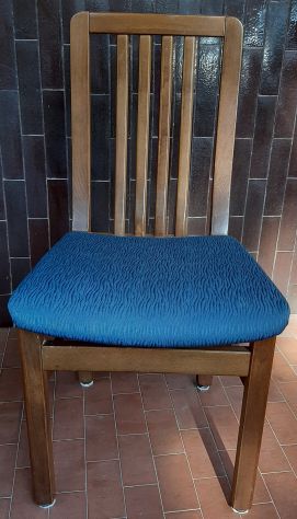 COPPIA SEDIE IMBOTTITE LEGNO MASSELLO PREZZO REALIZZO - Foto 2