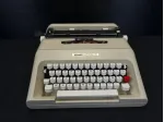 Macchina per scrivere vintage Olivetti Lettera 35